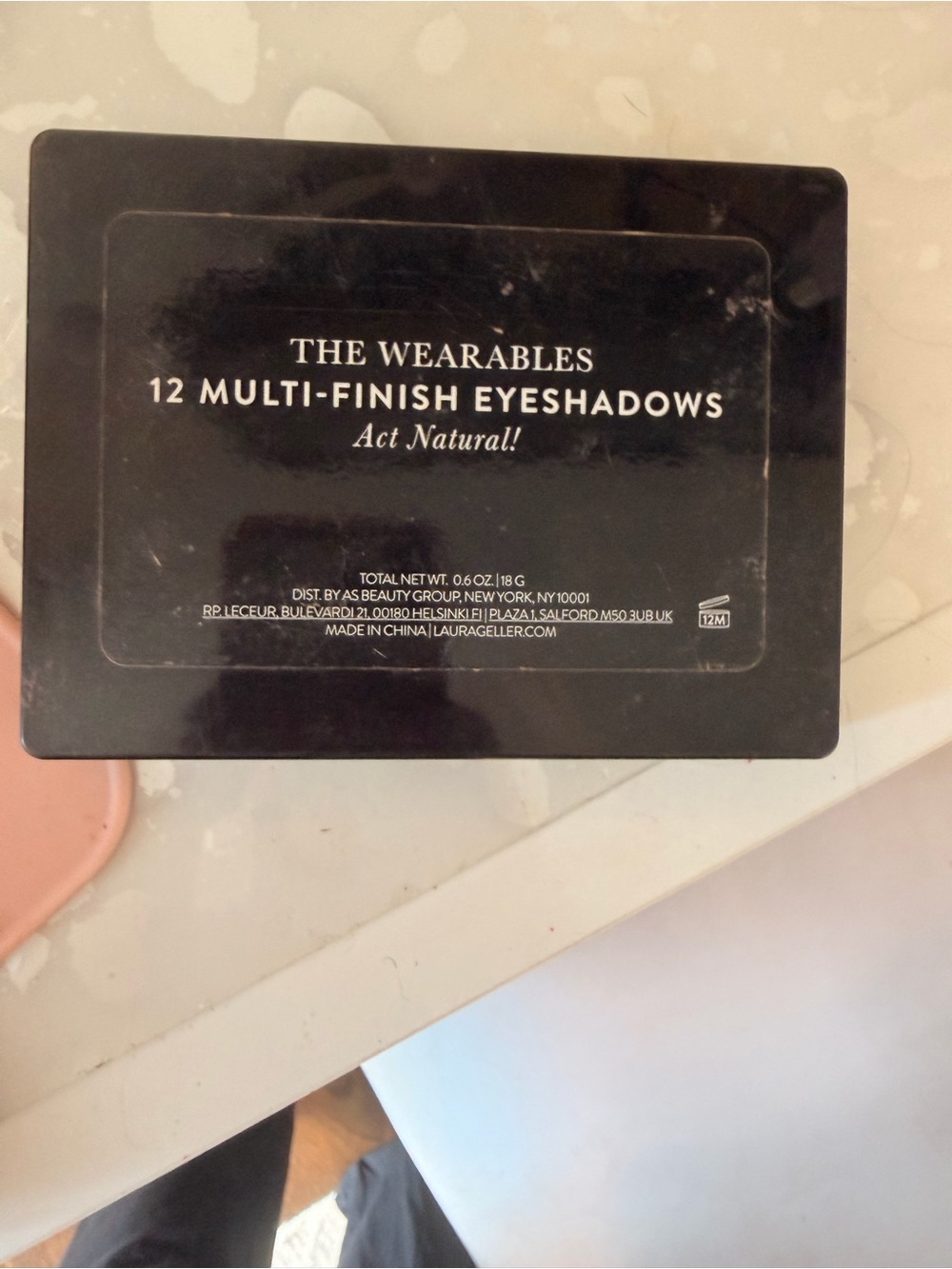 Laura Geller Black Compact with Gold Logo - Picture 4 of 4